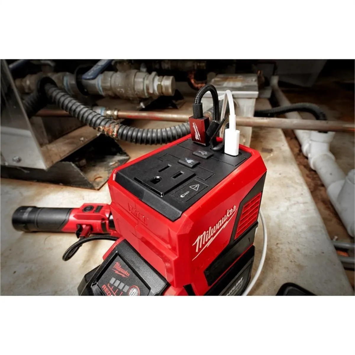 Milwaukee M18™ TOP-OFF™ 175W Power Supply / Compact Inverter — Tool-Only - Image 7